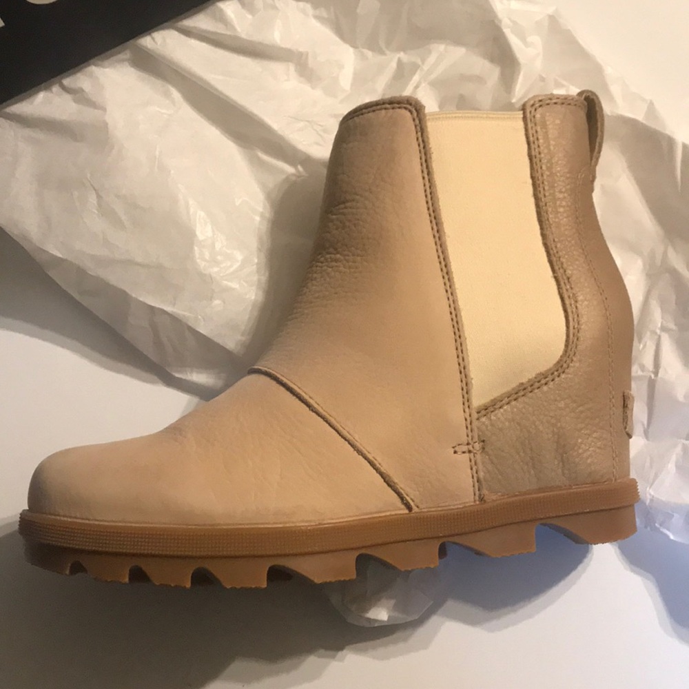 Joan of Arctic Wedge II Chelsea Lux